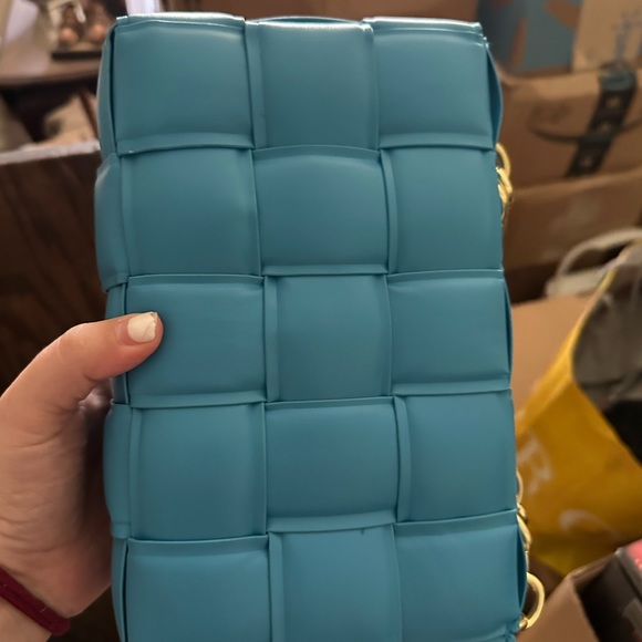 Like new. Teal blue, double gold chain. Inspired. - Picture 9 of 10